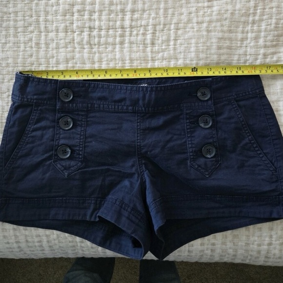 Express Shorts - Picture 6 of 8